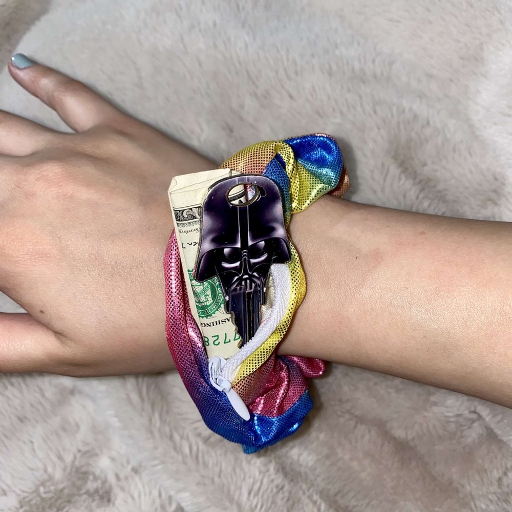 Zipper scrunchie